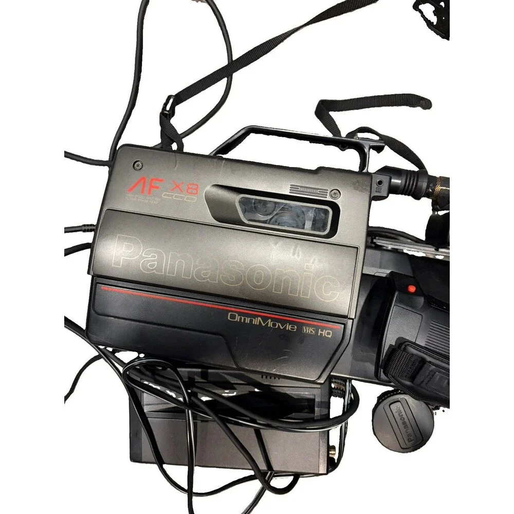 Panasonic AF X8 Omnimovie VHS HQ Camcorder Camera PV-420D FOR PARTS/NOT WORKING